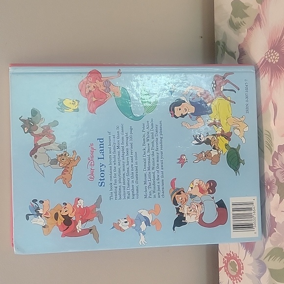 Golden Books Walt Disney's StoryLand - Picture 2 of 10